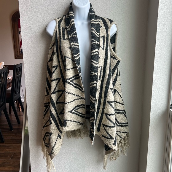 Wishlist Sweaters - Women’s Aztec western knit fringe sweater vest wrap